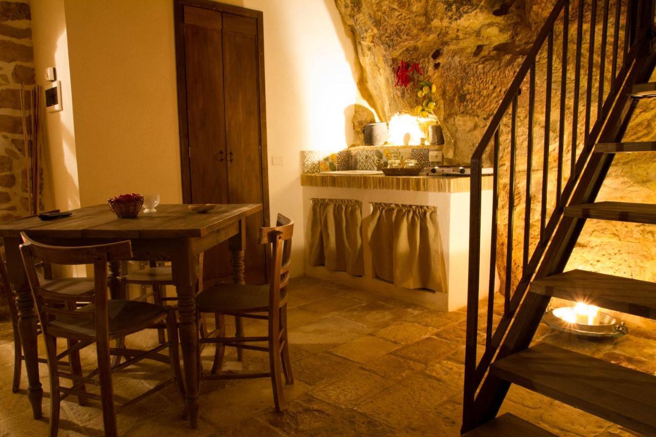 Case-Grotte Degli Avi, Esperienza Abitativa In Grotta Модика Екстериор снимка