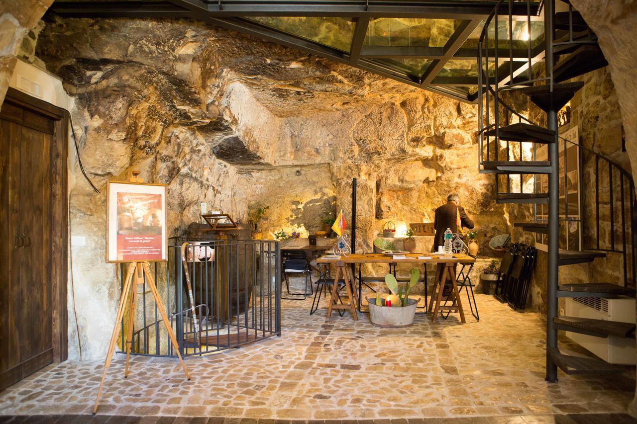 Case-Grotte Degli Avi, Esperienza Abitativa In Grotta Модика Екстериор снимка