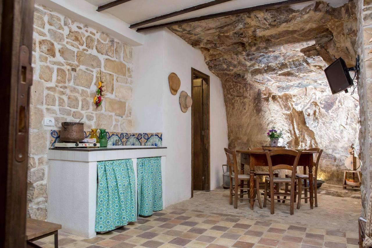 Case-Grotte Degli Avi, Esperienza Abitativa In Grotta Модика Екстериор снимка