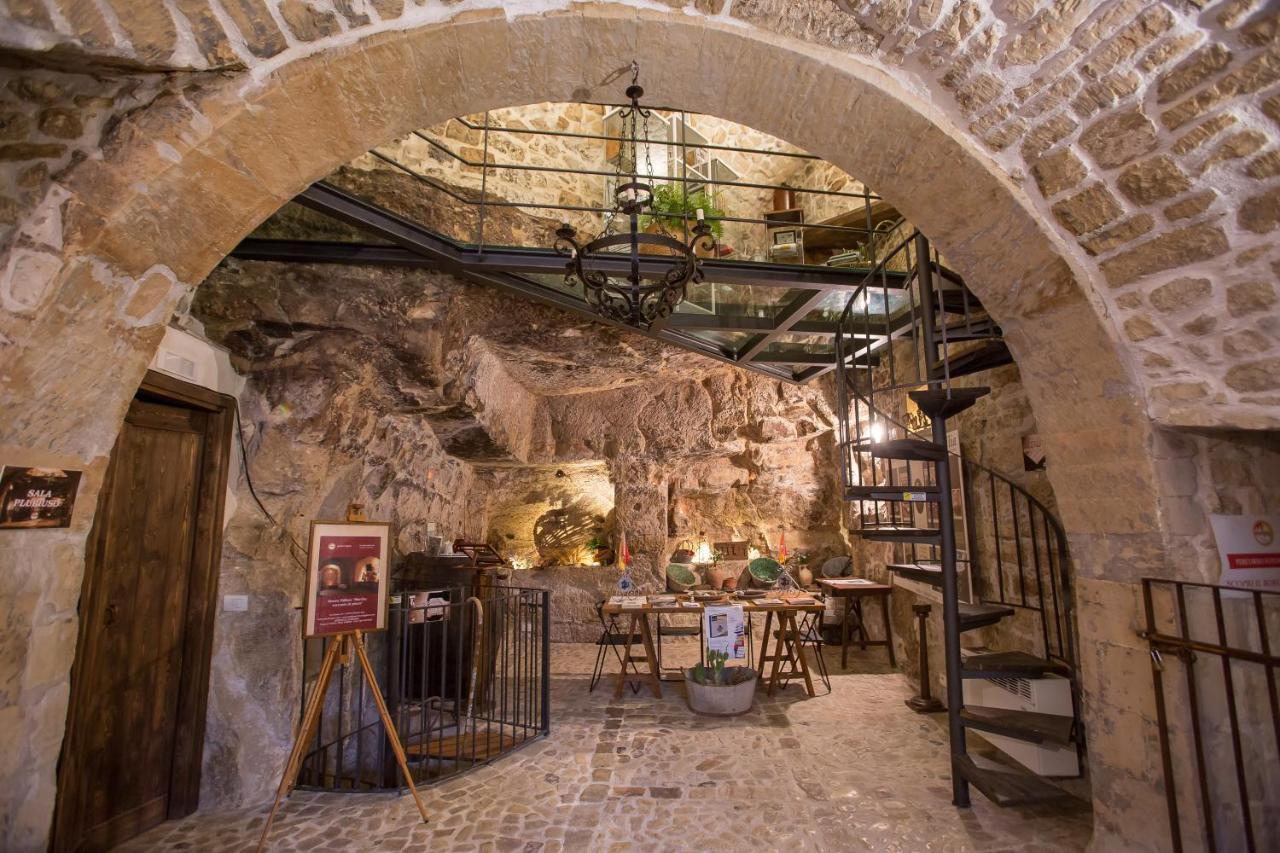 Case-Grotte Degli Avi, Esperienza Abitativa In Grotta Модика Екстериор снимка
